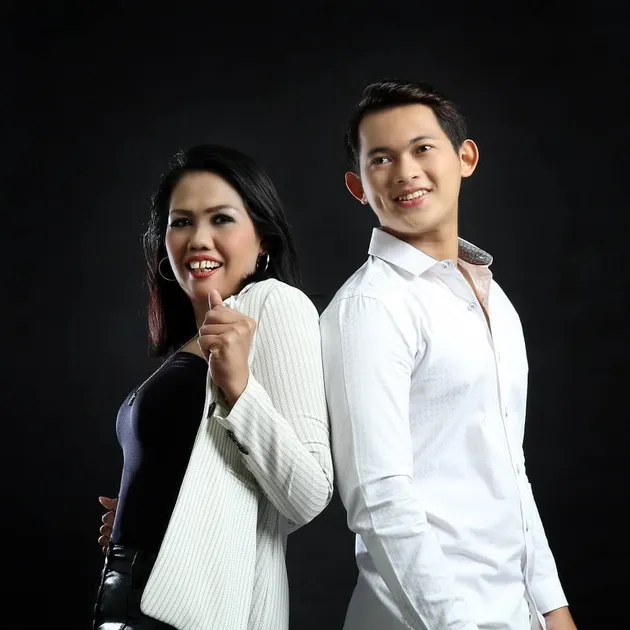 Foto Elly Sugigi &amp; Irfan