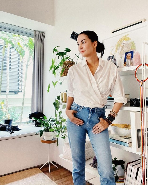 Very Aesthetic, Here are 13 Detailed Photos of Nadya Hutagalung's House in Singapore Dominated by White Color - Adorned with Unique Ornaments and Green Plants