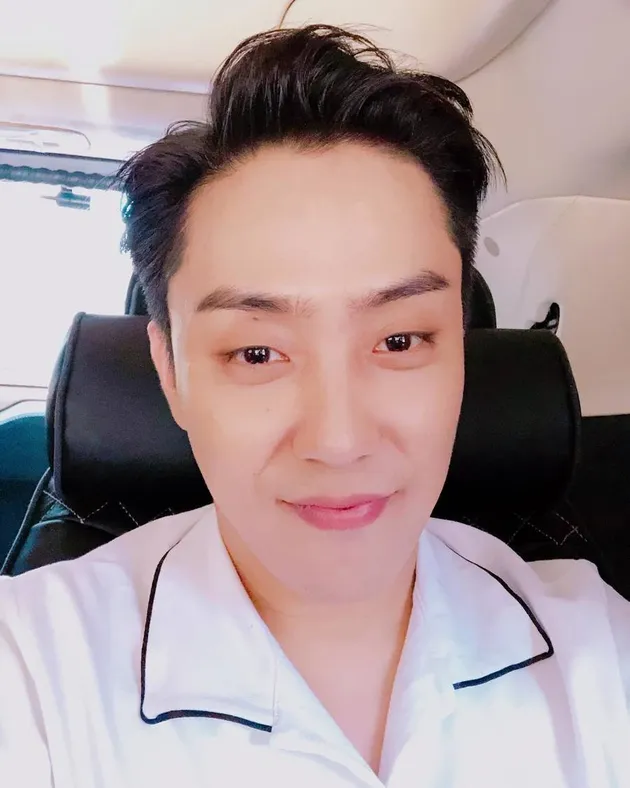 Eun Ji Won Pakai Baju Putih