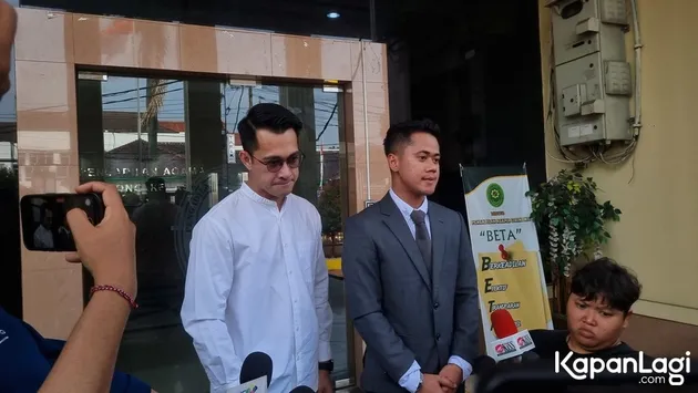 Eza Gionino Bareng Kuasa Hukum