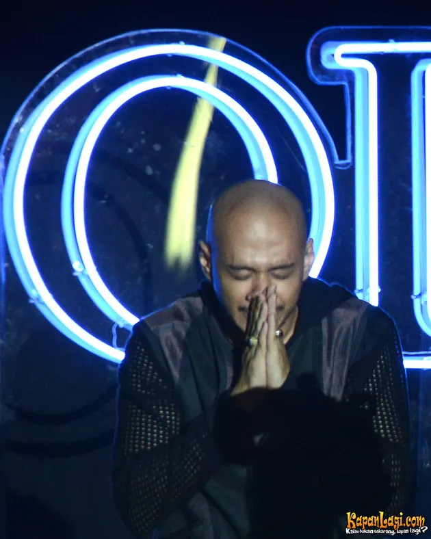 Rasa syukur meliputi kesuksesan Husein saat diumumkan lolos ke Grand Final. Simak foto-foto selanjutnya.