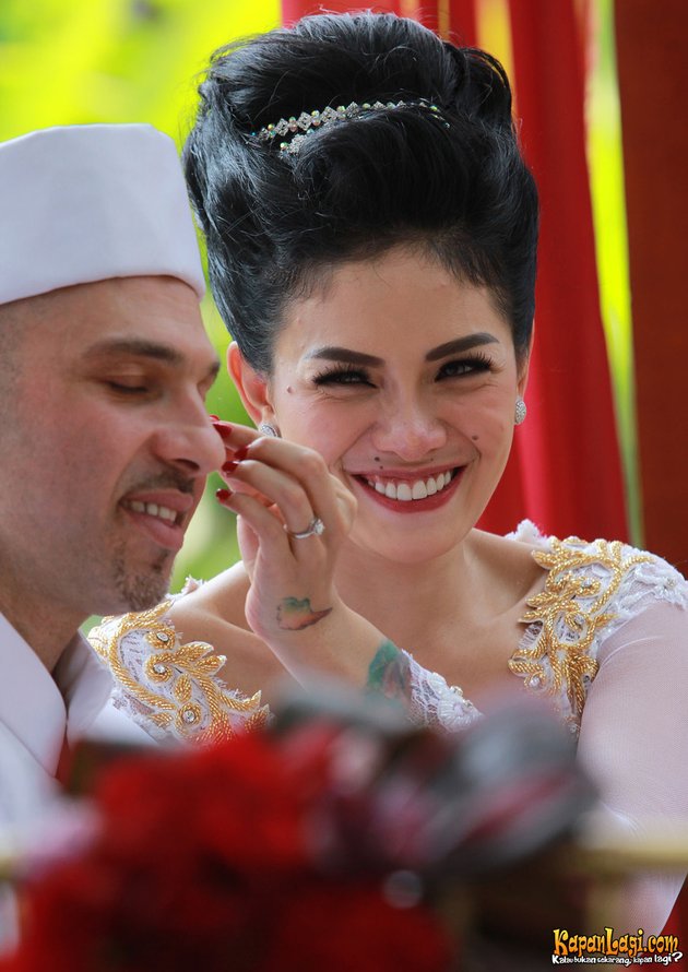 EKSPRESI BAHAGIA NIKITA MIRZANI SETELAH MENIKAH - SIAP EKSPRESI BAHAGIA NIKITA MIRZANI SETELAH MENIKAH - SIAP