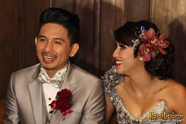 EKSPRESI BAHAGIA RYAN DELON DAN SHARENA GUNAWAN SETELAH ... EKSPRESI BAHAGIA RYAN DELON DAN SHARENA GUNAWAN SETELAH ...