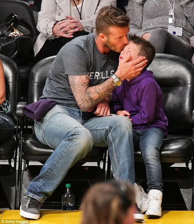 EKSPRESI CINTA DAVID BECKHAM PADA CRUZ DAVID BECKHAM 