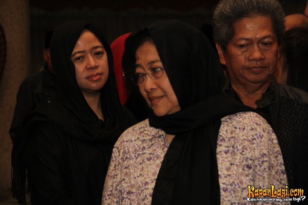 EKSPRESI DUKA KELUARGA SEPENINGGAL TAUFIQ KIEMAS ...