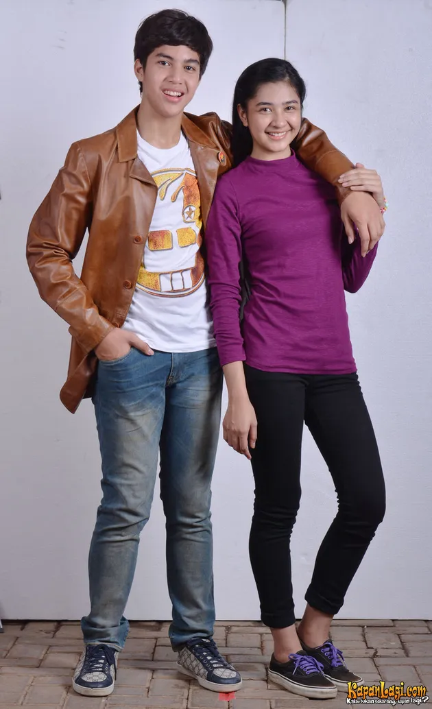 SITI BLING BLING MENGEJAR CINTA PERTAMA