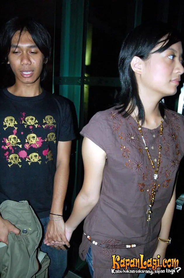 Eross Chandra dan Leony