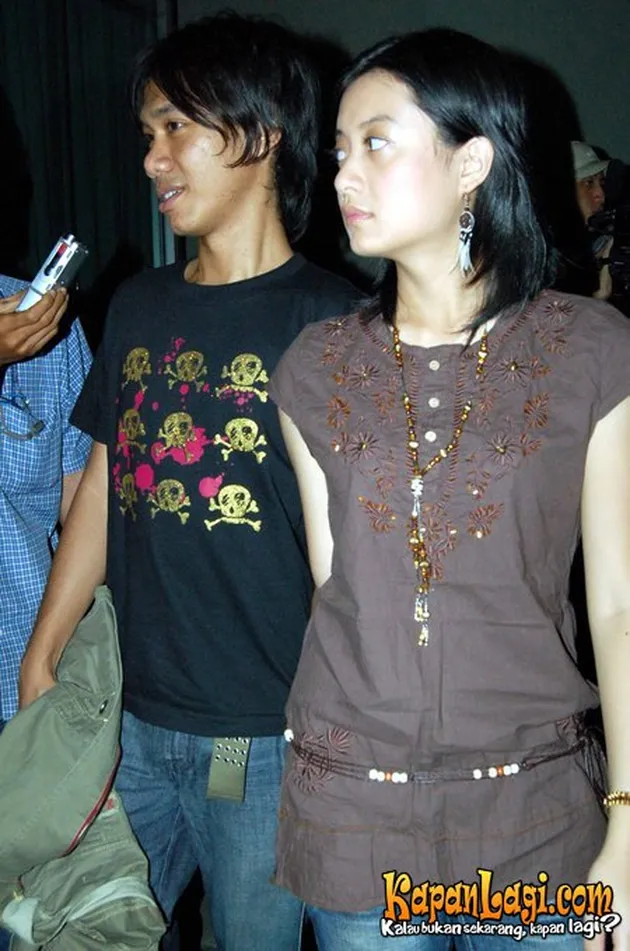 Eross Chandra dan Leony