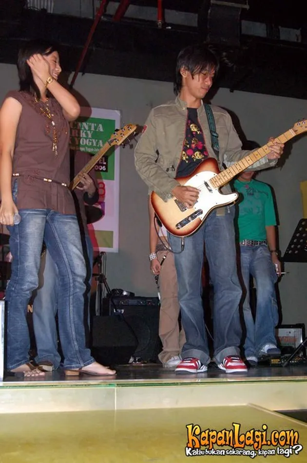 Eross Chandra dan Leony