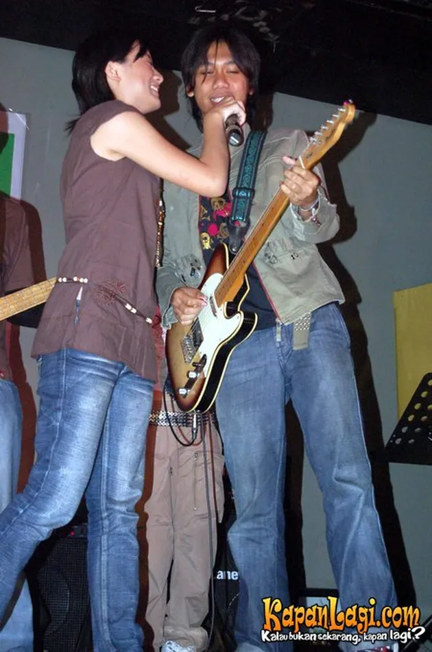 Eross Chandra dan Leony