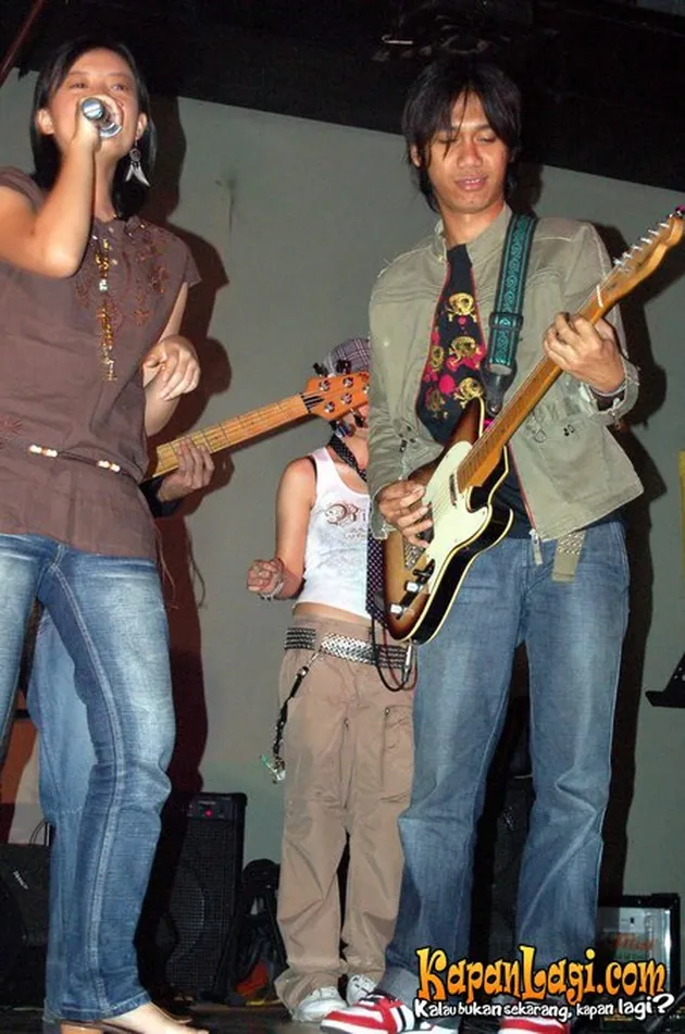 Eross Chandra dan Leony