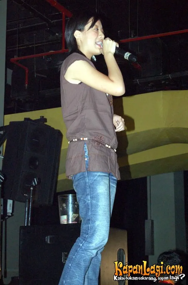 Eross Chandra dan Leony