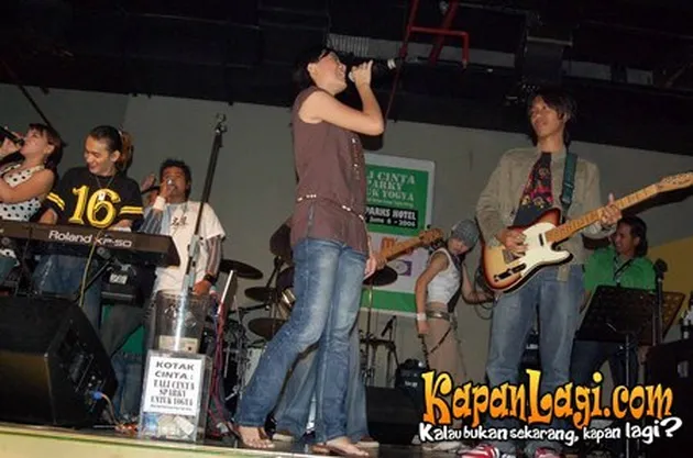 Eross Chandra dan Leony