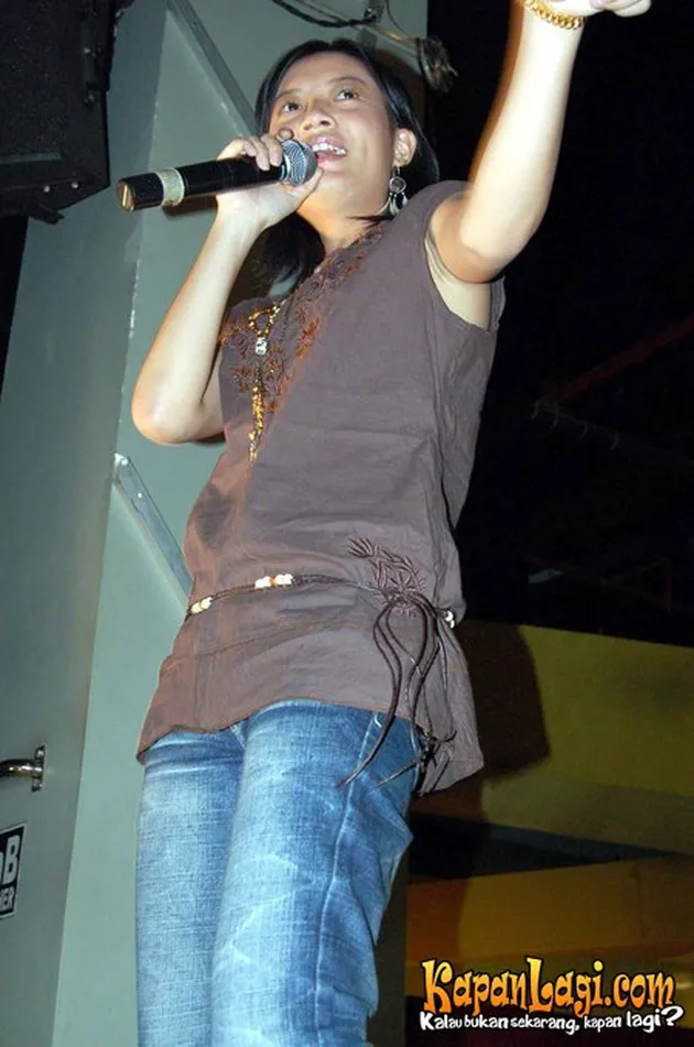 Eross Chandra dan Leony