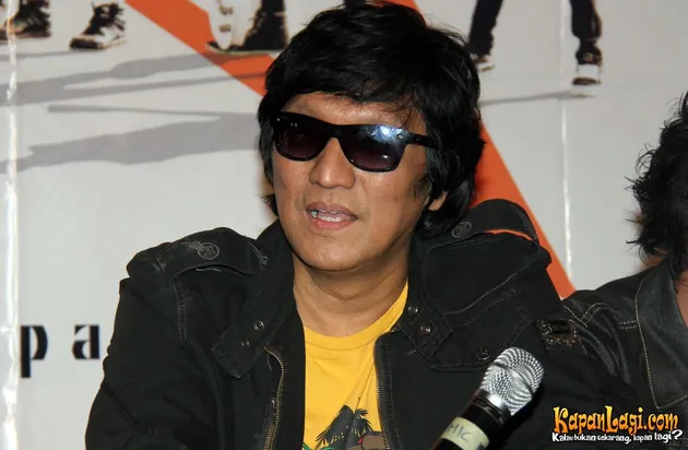 Ikang Fawzi dan Esta Band