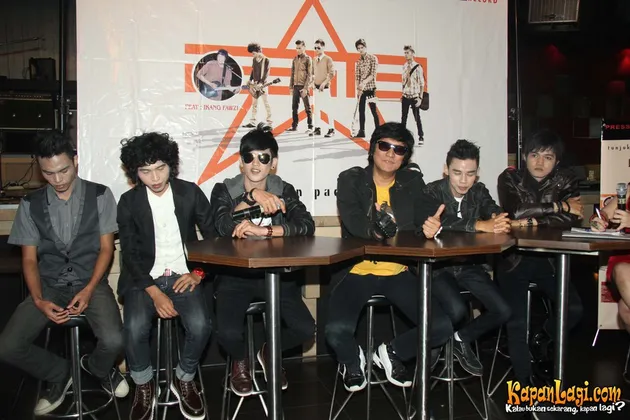 Ikang Fawzi dan Esta Band