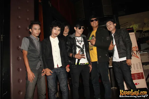 Ikang Fawzi dan Esta Band