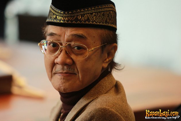 EYANG SUBUR UNGKAP JATI DIRI DENGAN MAIN FILM - KapanLagi.com