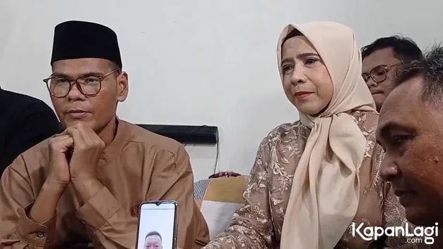 Fahmi Bo menikahi mantan istri