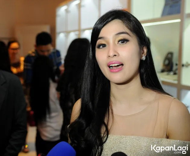 Sandra Dewi