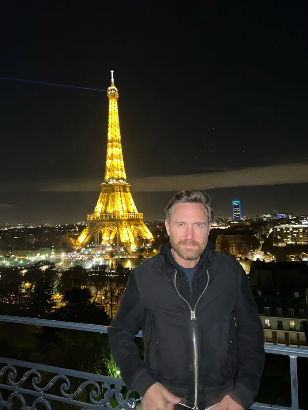 David Guetta adalah DJ kelahiran 7 November 1967 di Paris, Perancis.