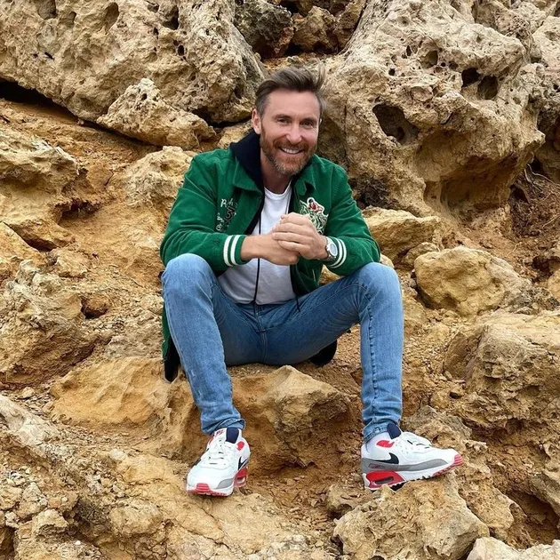 Meskipun David baru saja merayakan ulang tahunnya, sebagai fans, karya David Guetta seperti hadiah ulang tahun yang David berikan kepada para penggemarnya.