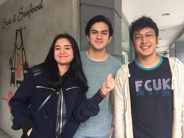 Nama2 Pemain Film London Love Story | fans berdesakan demi ketemu para pemain london love story Nama2 Pemain Film London Love Story | fans berdesakan demi ketemu para pemain london love story