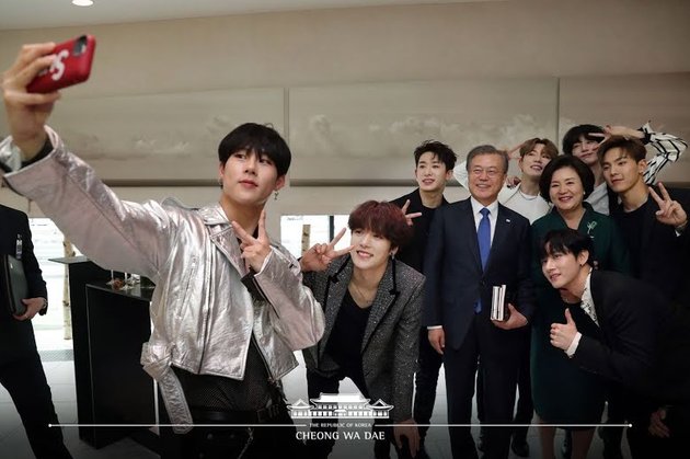 Fansite Step Aside, These 9 Photos of K-Pop Idols Taken by the South Korean Presidential Palace Photographer are Super Cool