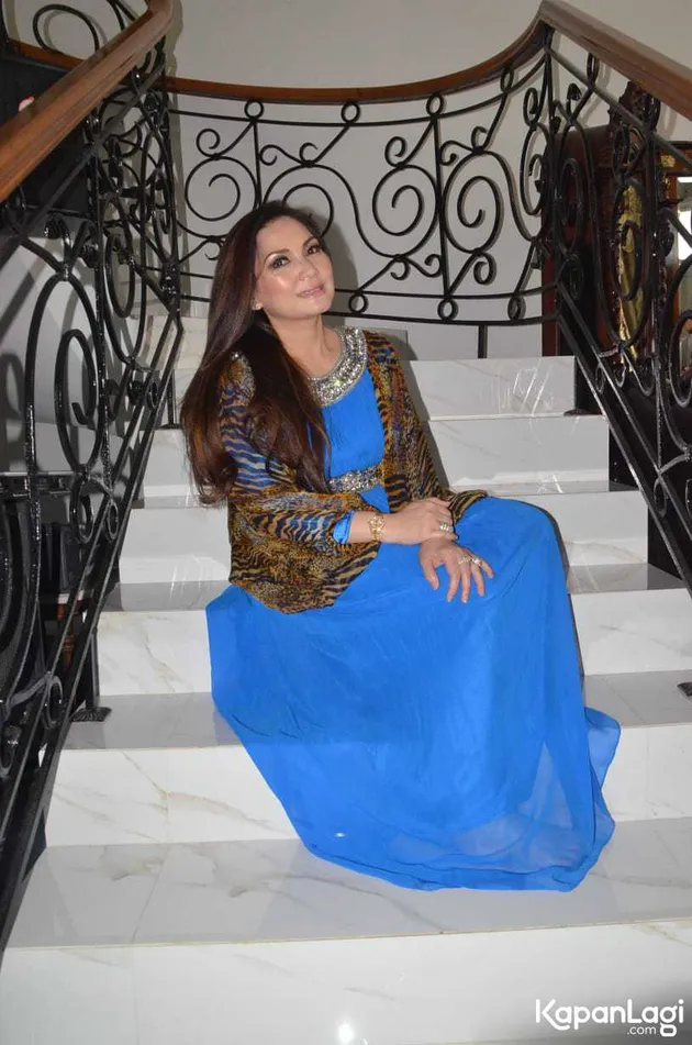 Nia Daniati - Farhat Abbas
