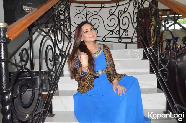 Nia Daniati - Farhat Abbas