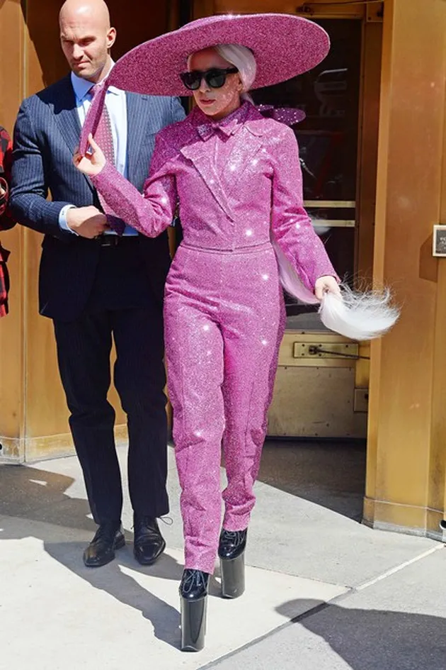 Fashion Aneh Lady Gaga