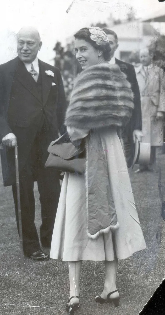 Fashion Ikonik Ratu Elizabeth II
