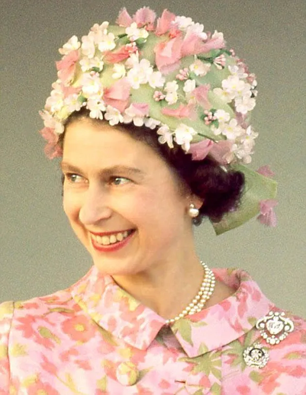 Fashion Ikonik Ratu Elizabeth II