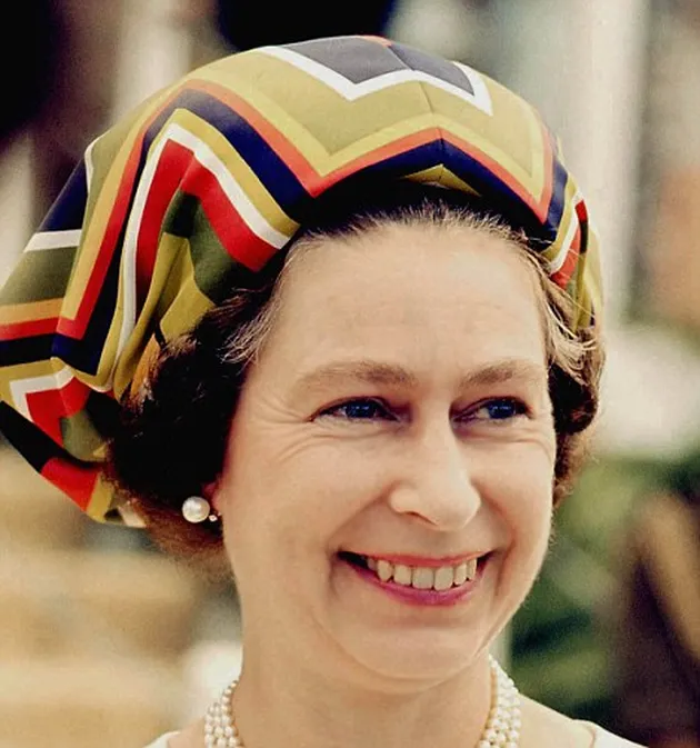Fashion Ikonik Ratu Elizabeth II