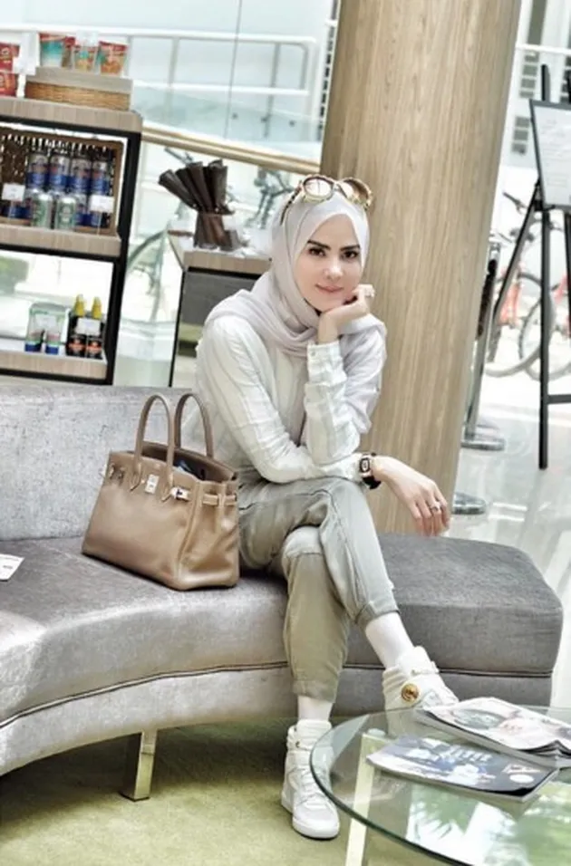 Fashion Sosialita Angel Lelga