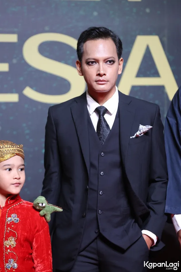 Fedi Nuril di Sebelah Bocil