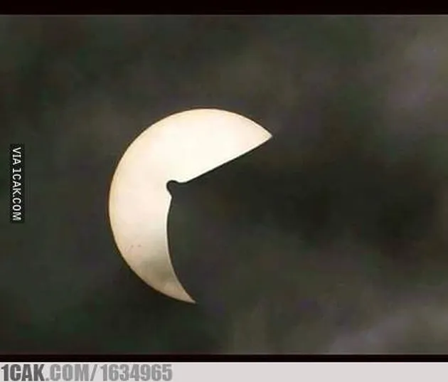 Meme Gerhana Matahari