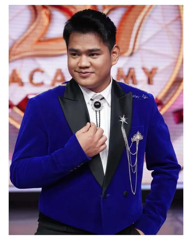 Gagahnya Ferdi D&#039;Academy 7 Pakai Jas