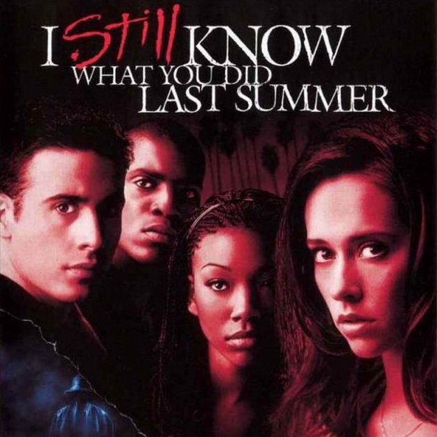 Film yang dirilis tahun 1998 ini adalah sekuel dari I KNOW WHAT YOU DID LAST SUMMER yang tayang setahun sebelumnya. Di sekuelnya ditambahi kata 'still' yang bikin judulnya makin panjang.