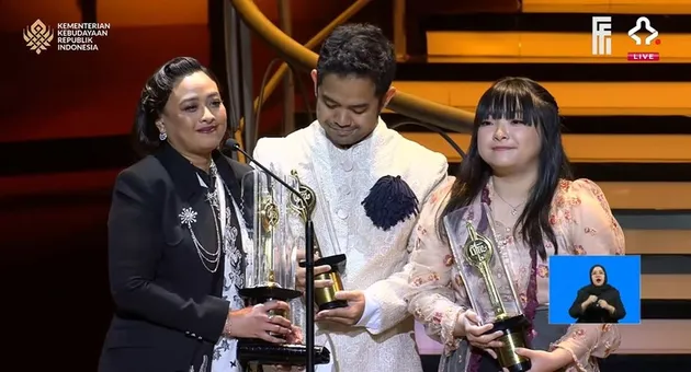 Produser dan Sutradara Film Jumbo Raih Penghargaan di FFI 2025