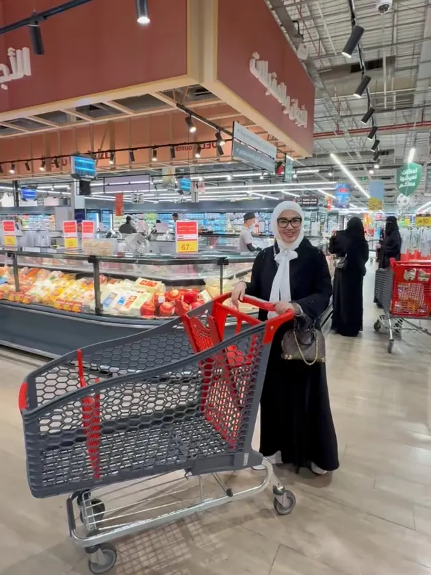Fitri Carlina belanja