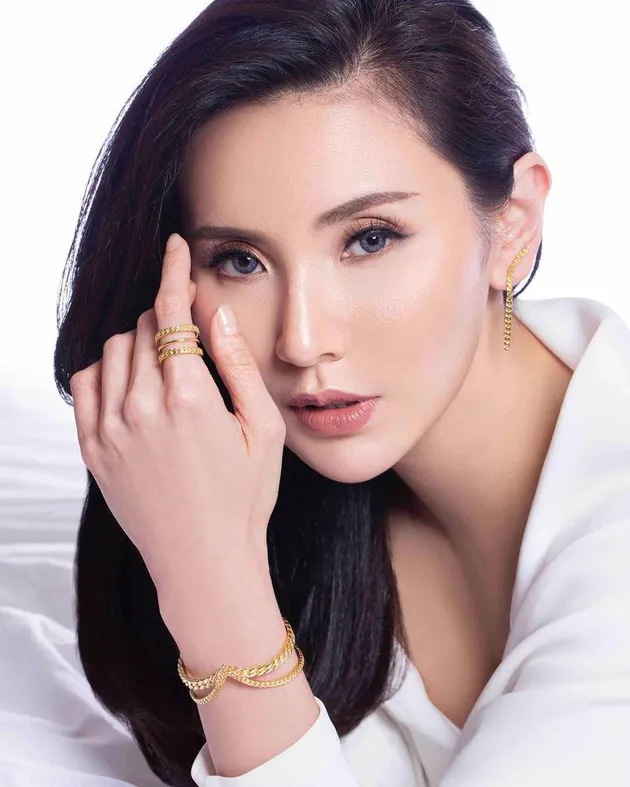 Fitria Yusuf Wadirut PT. Citra Marga Nusaphala Persada