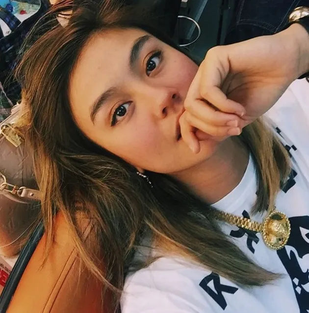 Agnes Monica Berambut Blonde