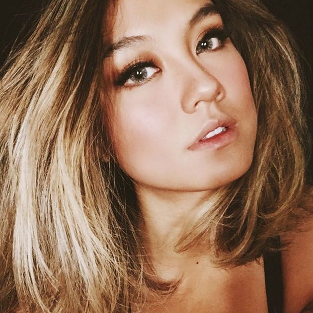 FOTO FOTO AGNES MONICA BERAMBUT BLONDE MAKIN CANTIK 