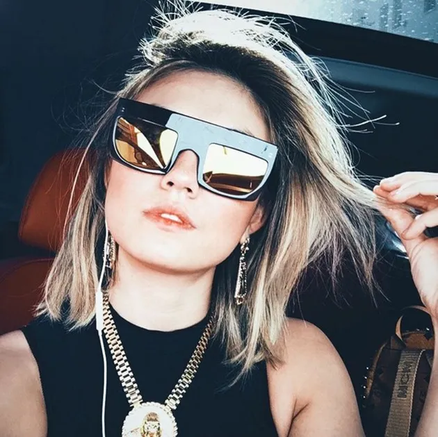 Agnes Monica Berambut Blonde