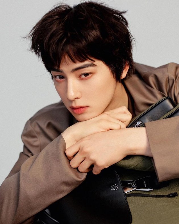 Photos of B-Cut Cha Eun Woo During the Photoshoot, Still Handsome Despite Netizens Calling His Hair Ugly Like a Wig