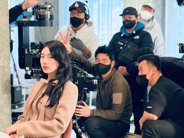 Photos Behind The Scenes of Bae Suzy While Filming the Drama 'ANNA', Showcasing Natural Beauty and Glamorous Style!