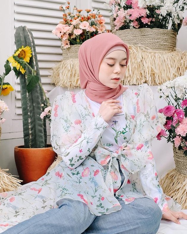 Beautiful Photos of Lesti Kejora Wearing Pastel Hijabs, Showing a Calming and Glowing Aura!