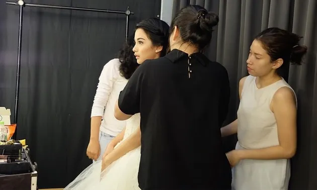 Chelsea Olivia - Glenn Alinskie