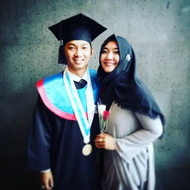 Foto Mesra Sulis &amp; Suami